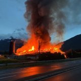 Des débris des panneaux solaires de la ferme de Saint-Triphon (VD) se sont retrouvés en Valais.
